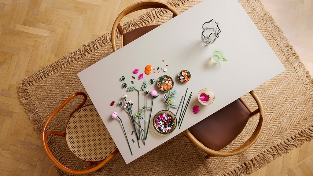 Hier ist das LEGO Rosafarbenes Blumenstrauß-Set