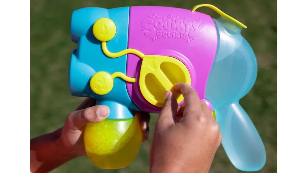Buffalo Games Chuckle &amp;amp; Roar Squirty Squirts 2-in-1 Elektrische Seifenblasen- und Wasserpistole