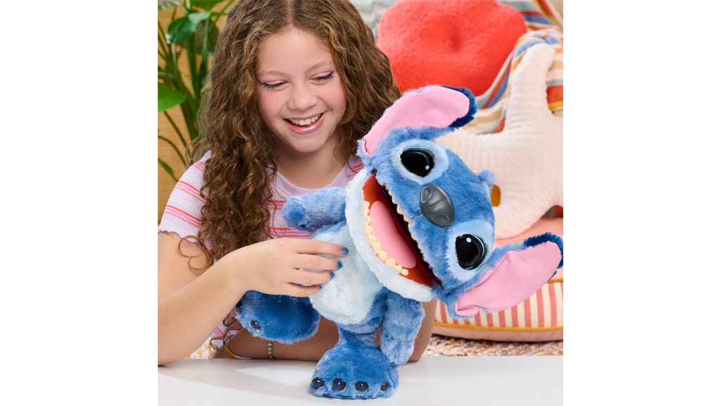 Das neue interaktive Stitch-Plüschtier von Just Play verspricht überirdische Spannung.