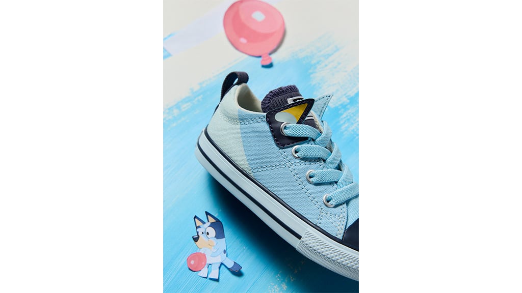 Lebe den Heeler-Stil mit der Converse Bluey Kollektion