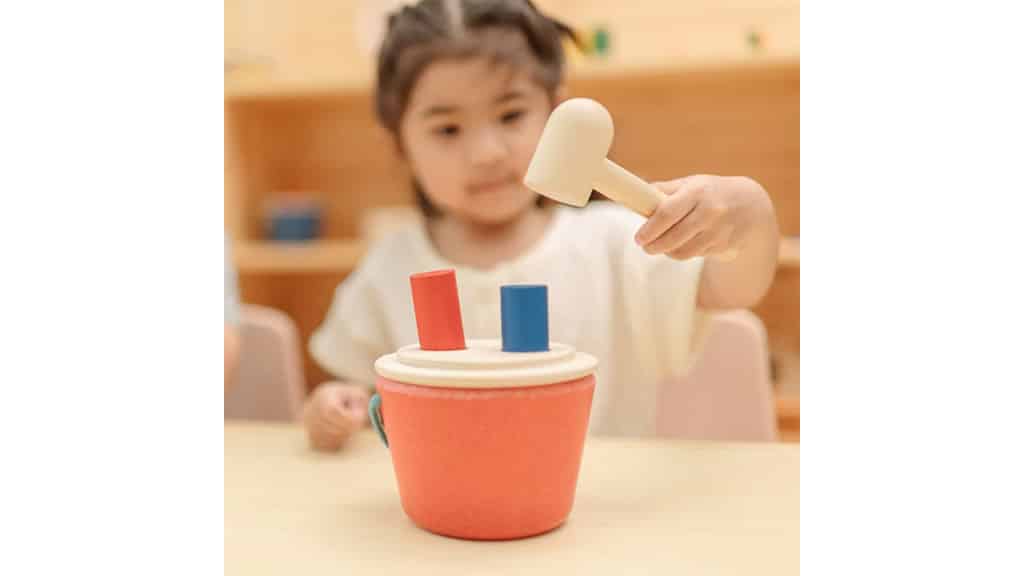 Lernen und Spielen treffen sich in der neuesten Montessori-Kollektion von PlanToys