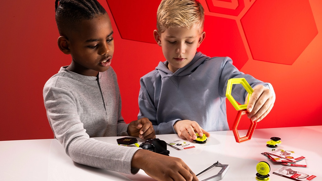 Fat Brain Toys: Magnetischer Stuntpark