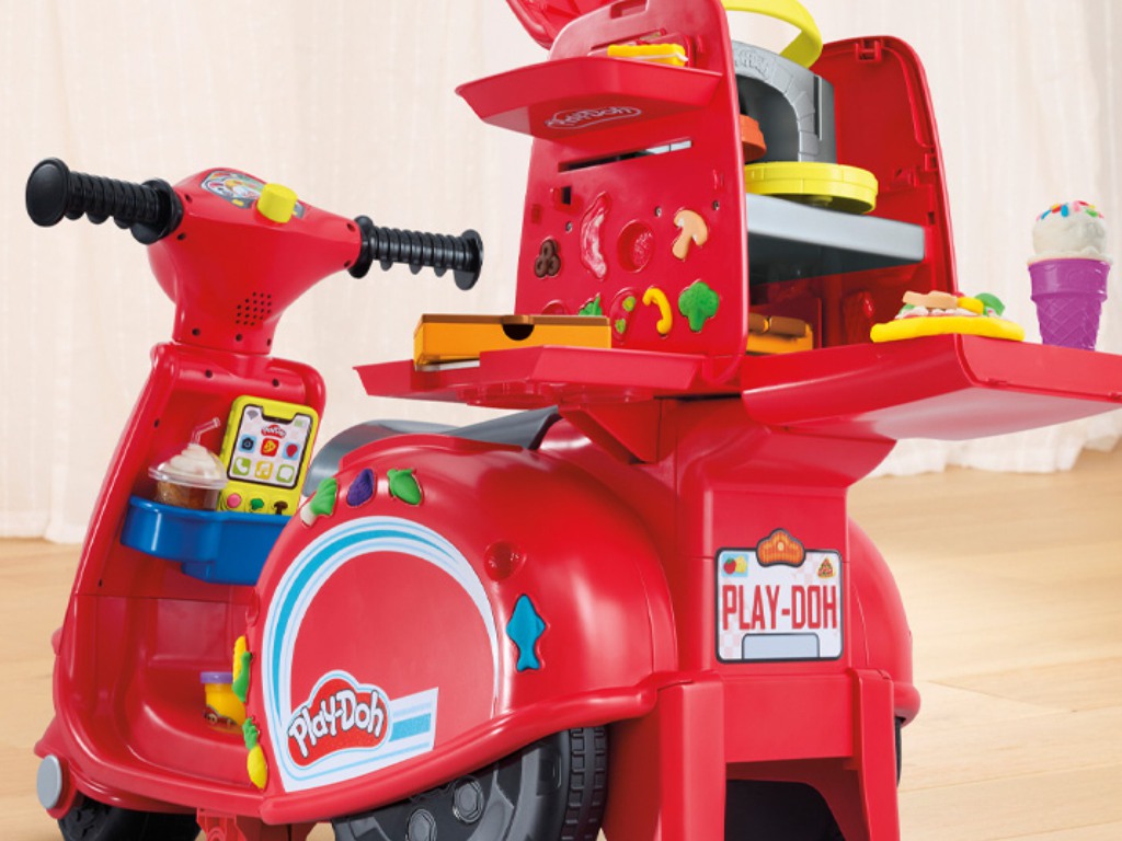 Exklusiv: Kinder können den Nervenkitzel der Lieferung mit dem Play-Doh Pizza Delivery Scooter Spielset erleben