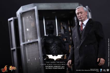 Michael Caine akciófigura Batman Alfred-ja alapján 