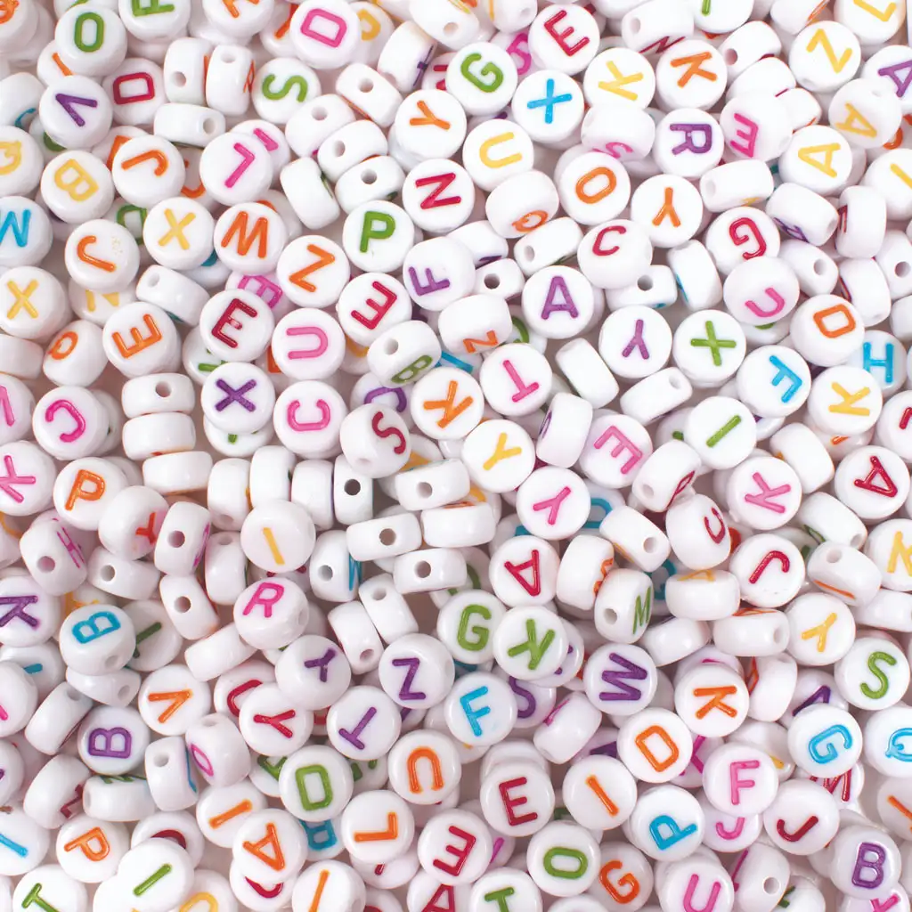 PlayBox: Weißes rundes Buchstabenperlen-Set, 750 Stück