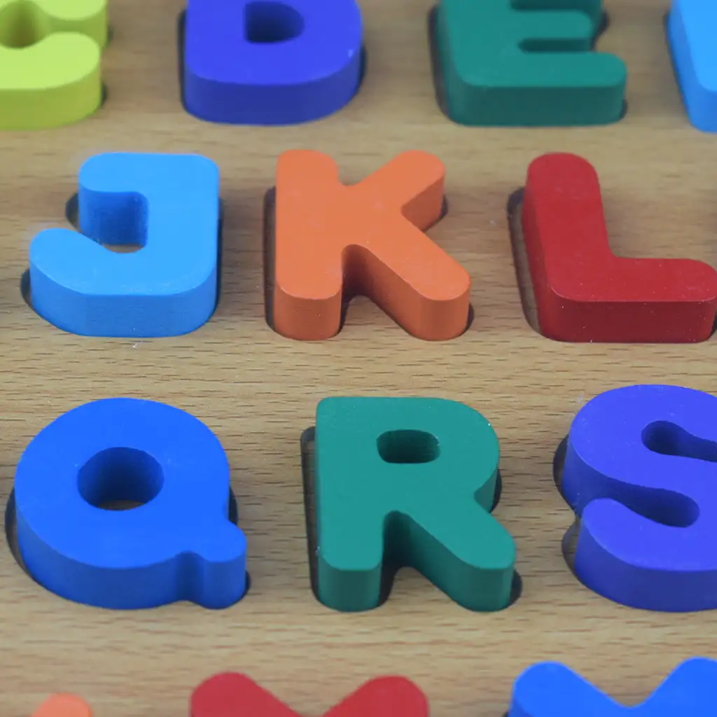 ABC bunte Holz-Großbuchstaben-Formpuzzle 30x22cm kép 2