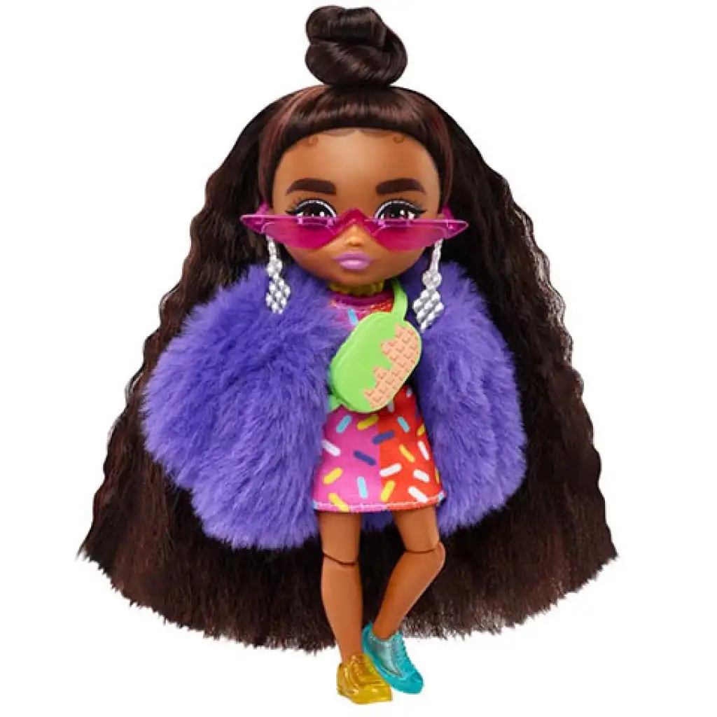 Barbie Extravagante Mini-Puppe mit ungleichen Schuhen - Mattel kép 2