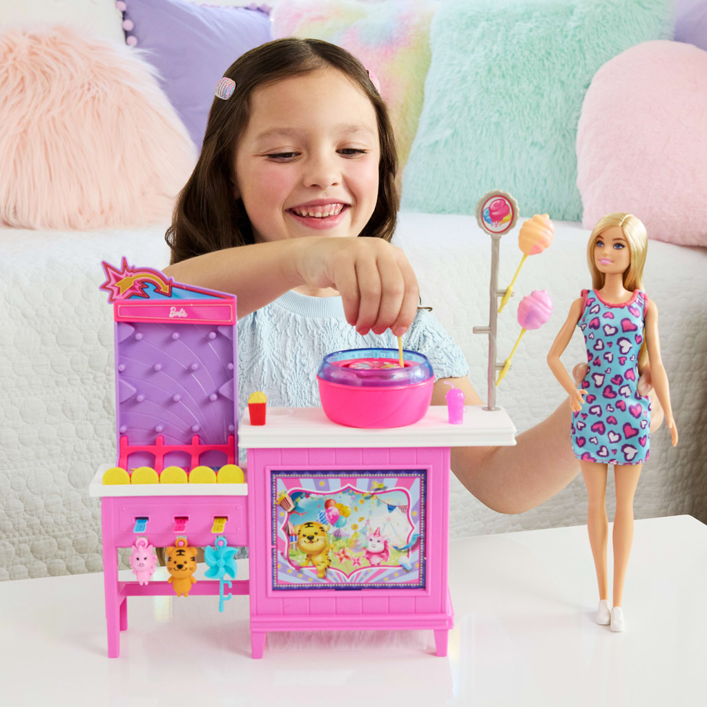 Barbie Geheimnisse: Stranddetektivinnen – Zuckerwattestand Spielset mit Puppe – Mattel kép 3