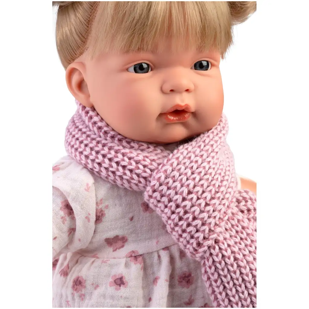 Llorens: Joelle 38 cm große Puppe mit Geräusch in Strickjacke und Schal kép 3