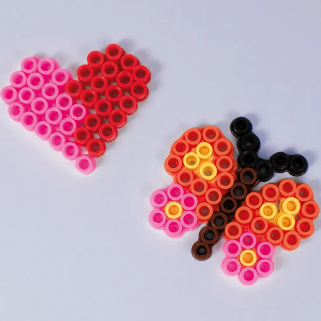 PlayBox: 9 mm bügelbare Perlenbasis mit 5 Schmetterlings- und 5 Herzformen kép 2