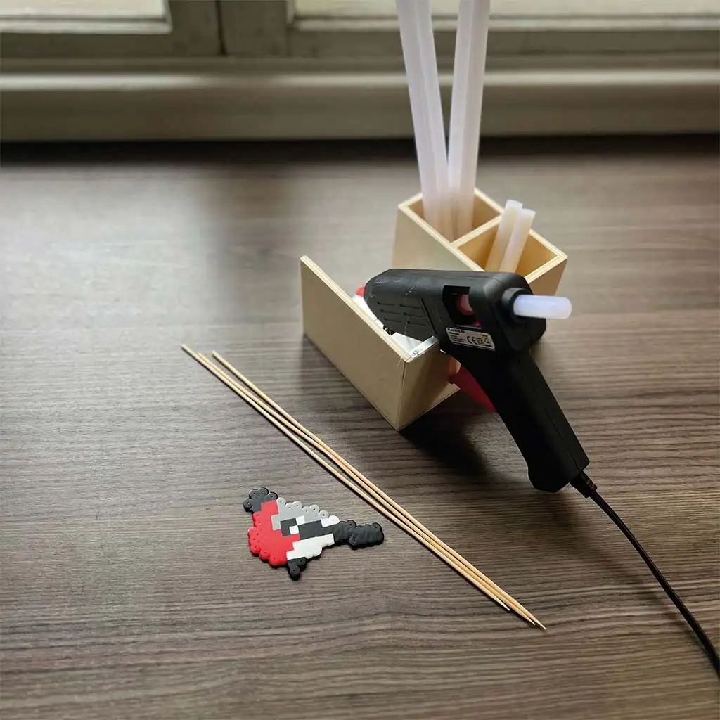 PlayBox: Große, niedrigtemperatur-Heißklebepistole mit 2 Stück 11mm Klebestiften kép 2
