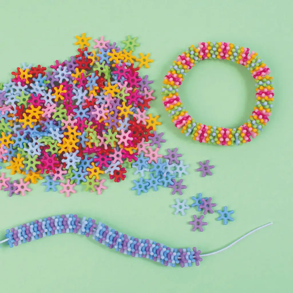 PlayBox: Kunststoff-Perlenset in bunten Schneeflockenformen, 6200 Stück kép 2