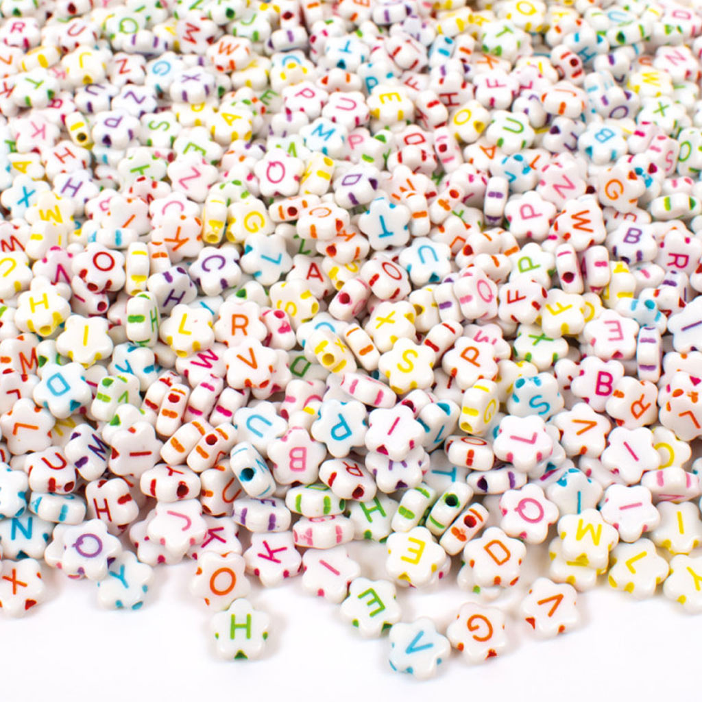 PlayBox: Weißes, blumenförmiges Buchstaben-Perlen-Set, 920 Stück