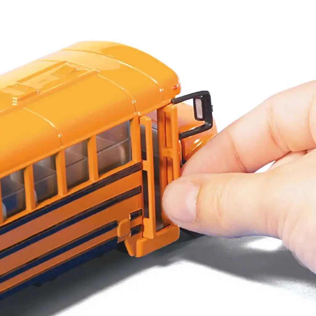 SIKU Amerikanischer Schulbus 1/55 kép 2