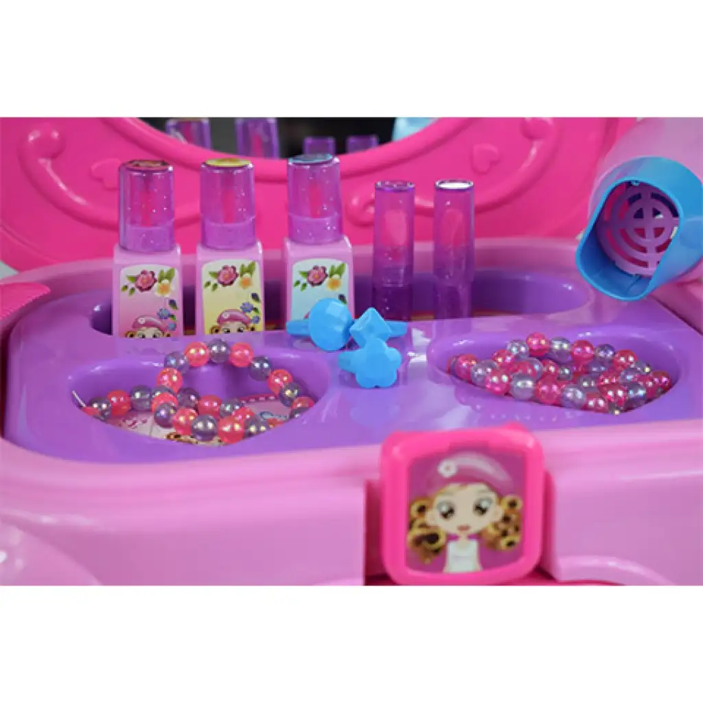 Schminktisch in tragbarem Hocker mit Schmuck und Schönheitszubehör. kép 3