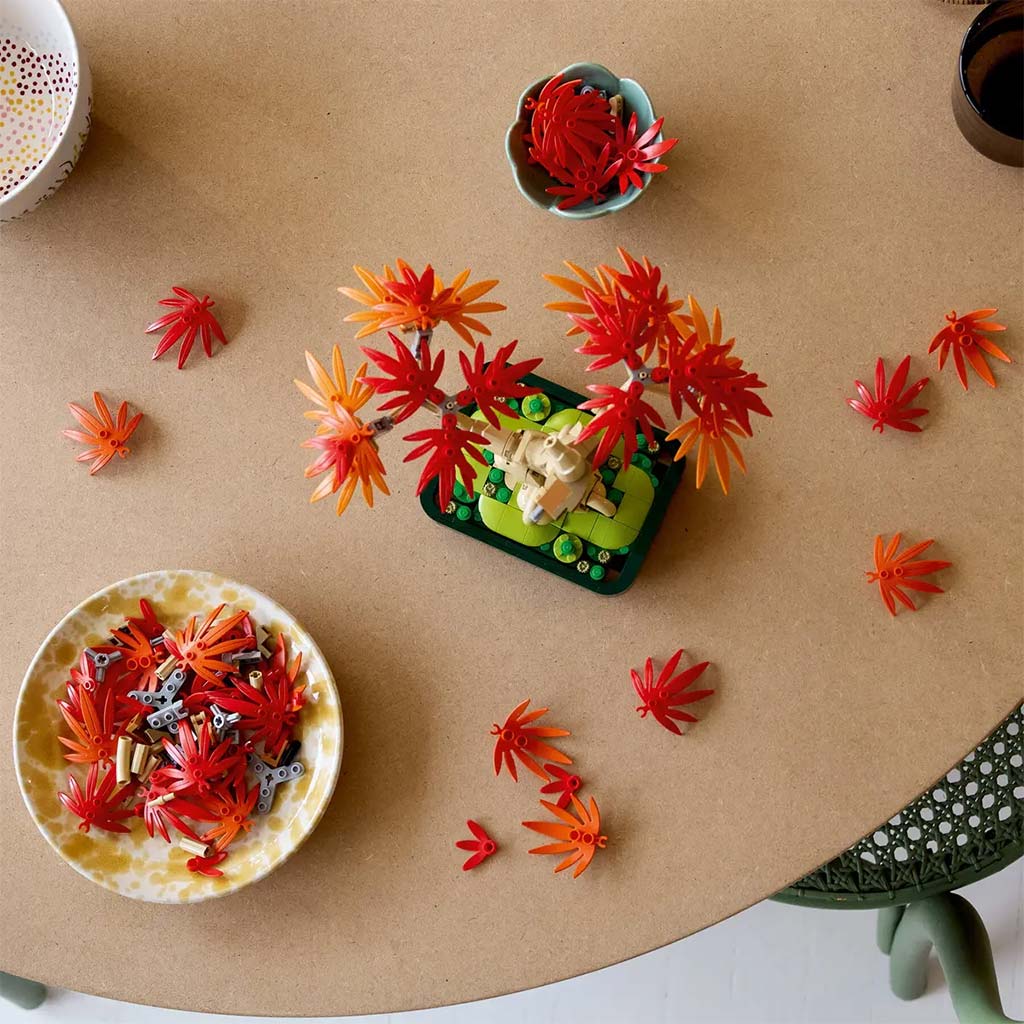 LEGO® Botanicals: Japanischer Ahorn-Bonsai mit roten Blättern (10348) kép 7