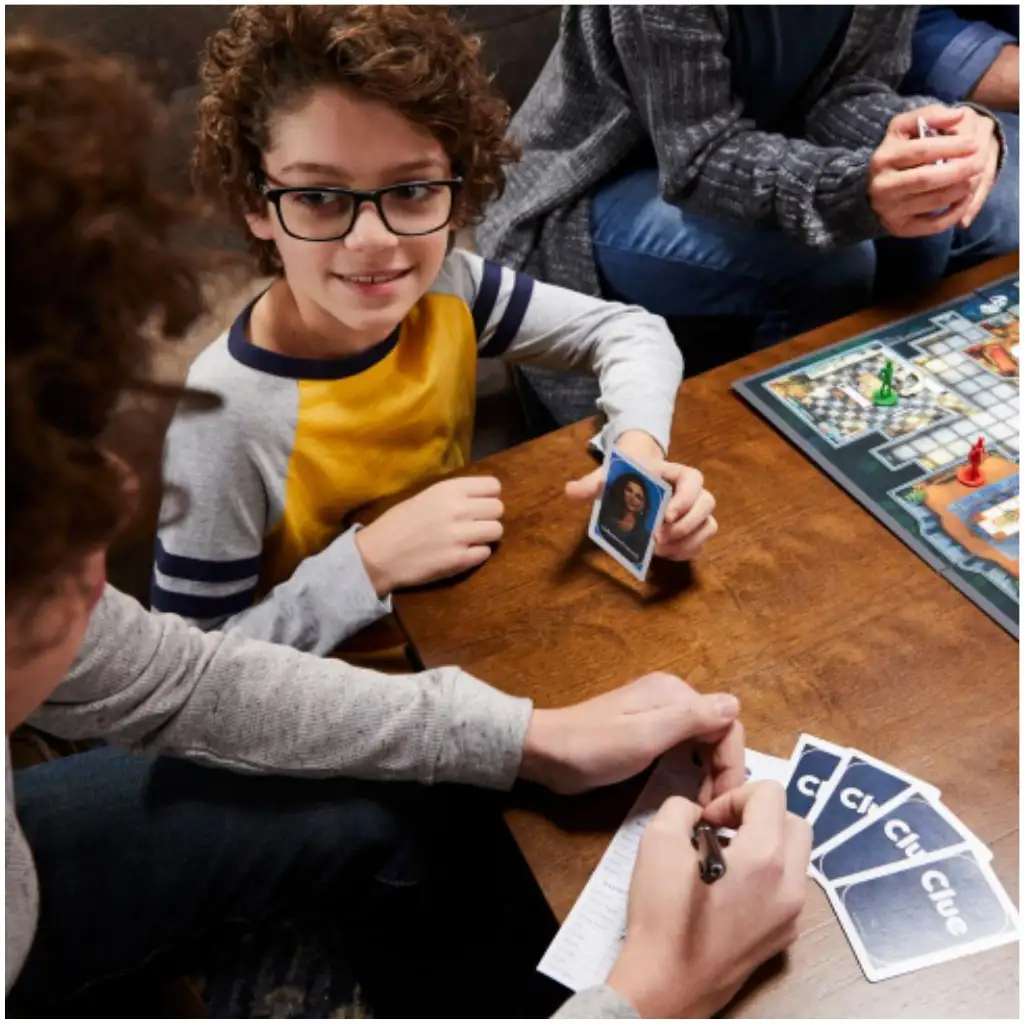 Cluedo - Klassisches Krimi-Detektiv-Brettspiel - Hasbro kép 3