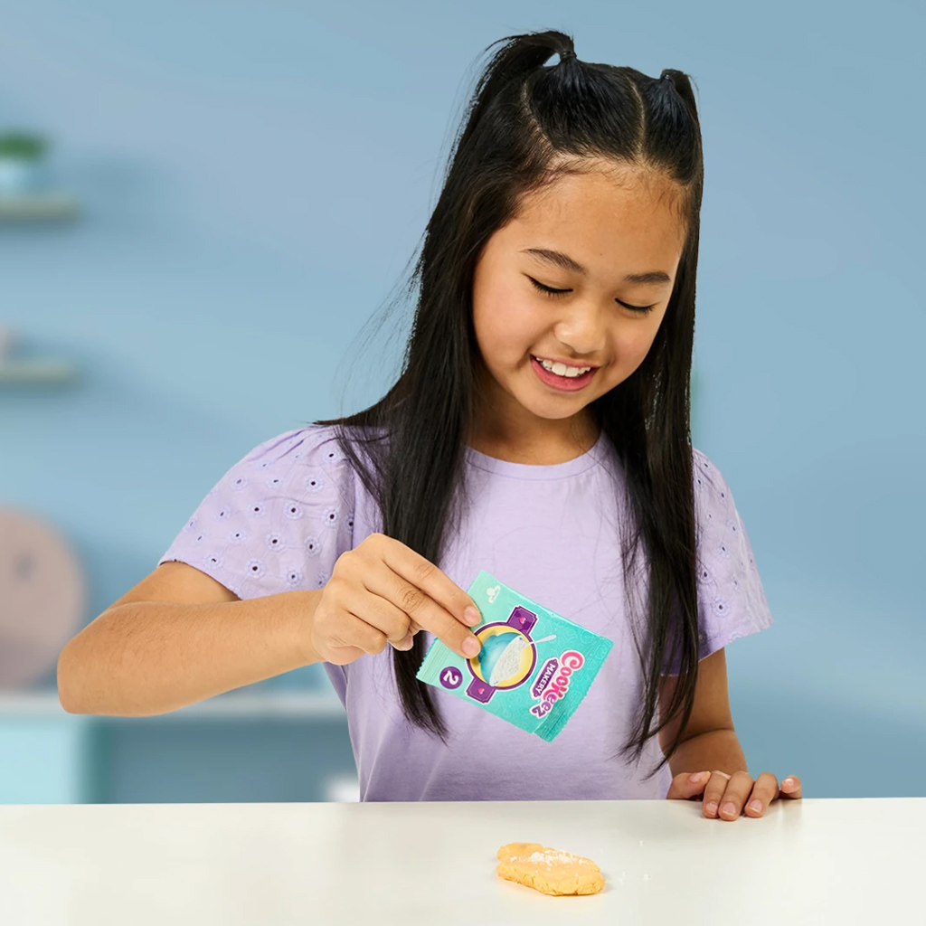 COOKEEZ Makery: Kleines Backset mit Überraschungs-Plüschtier kép 6