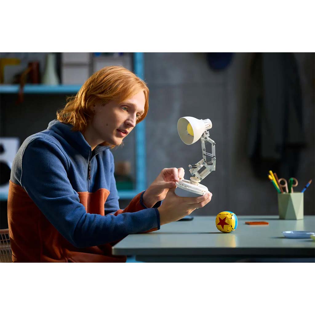 LEGO® Ideas: Disney Pixar Luxo Jr. (21357) kép 6