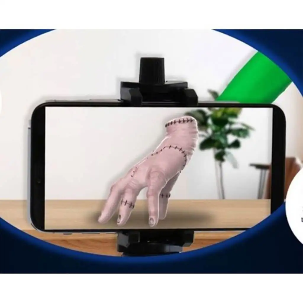 Mittwoch: Äh, die Hand, mit lebensechten Effekten kép 2