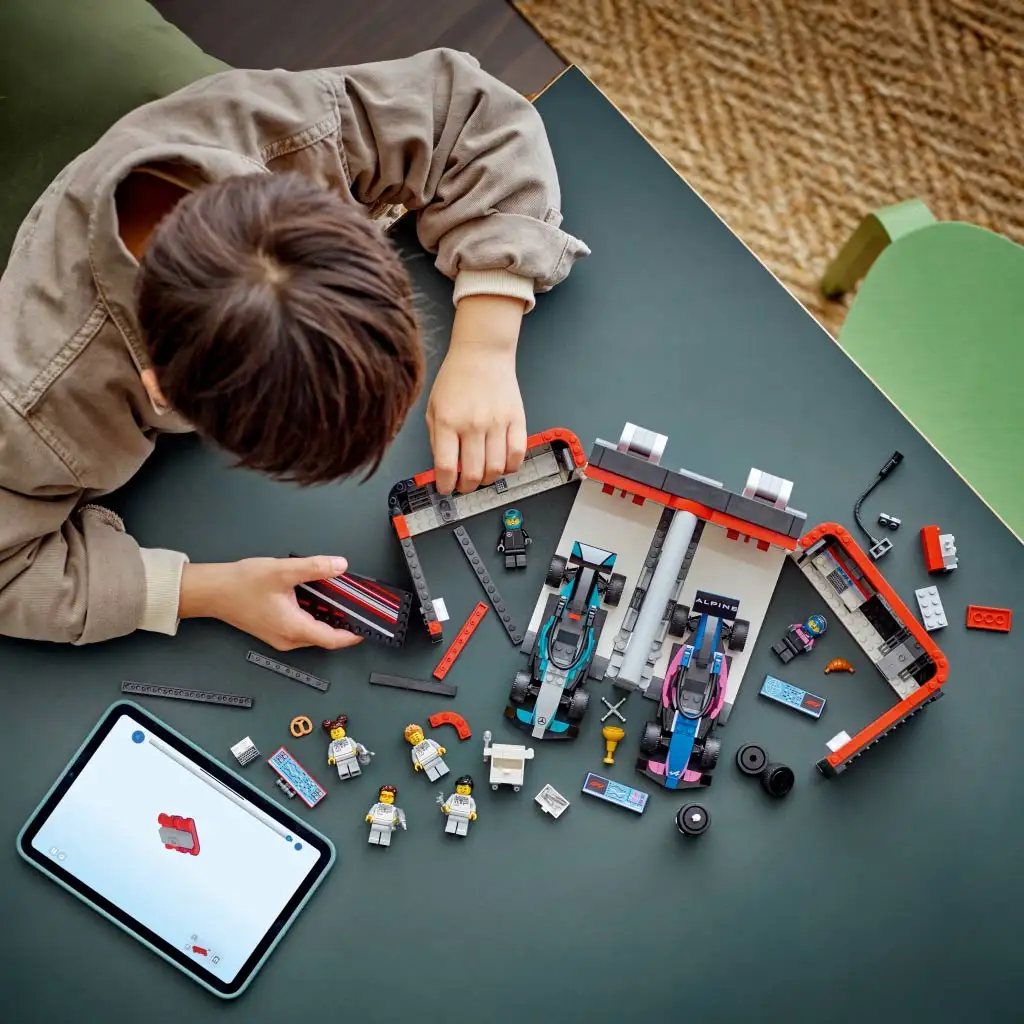 LEGO® City: F1®-Garage, Mercedes-AMG und Alpine Autos (60444) kép 4