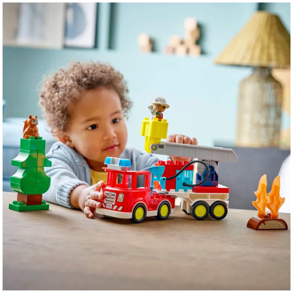 LEGO® DUPLO®: Feuerwehrauto mit Schlauch und Feuerwehrmann (10473) kép 4