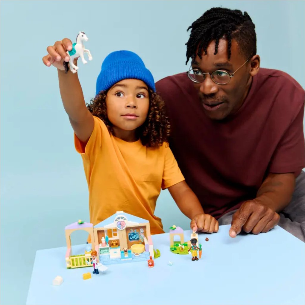 LEGO® Friends: Tierklinik (42696) kép 4