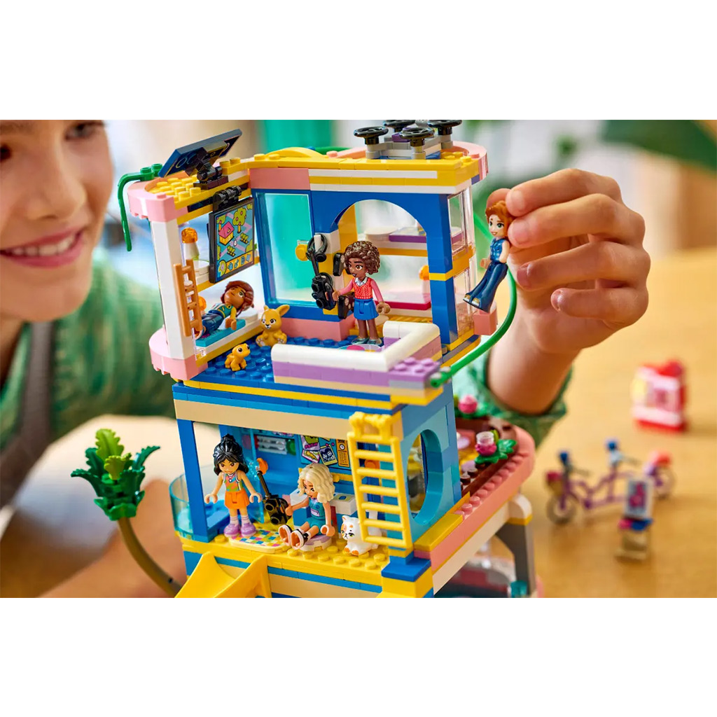 LEGO® Friends: Heartlake City Klubhaus (42689) kép 8