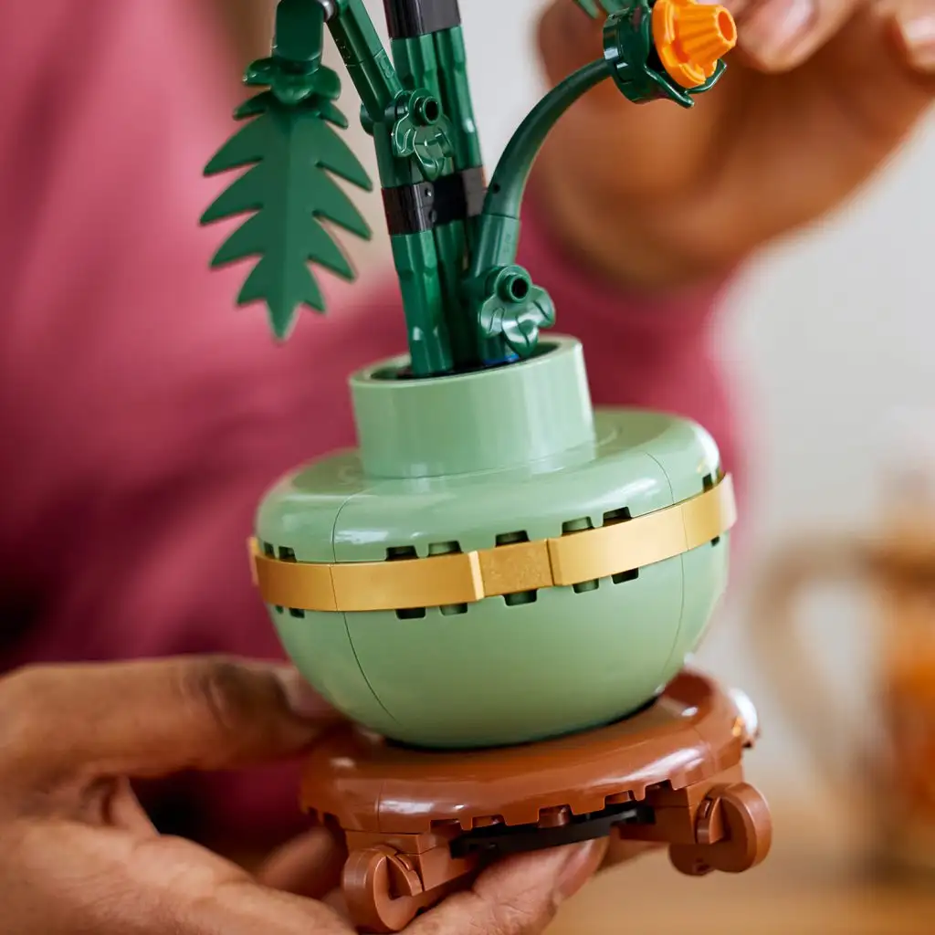 LEGO® Icons: Chrysantheme (10368) kép 3