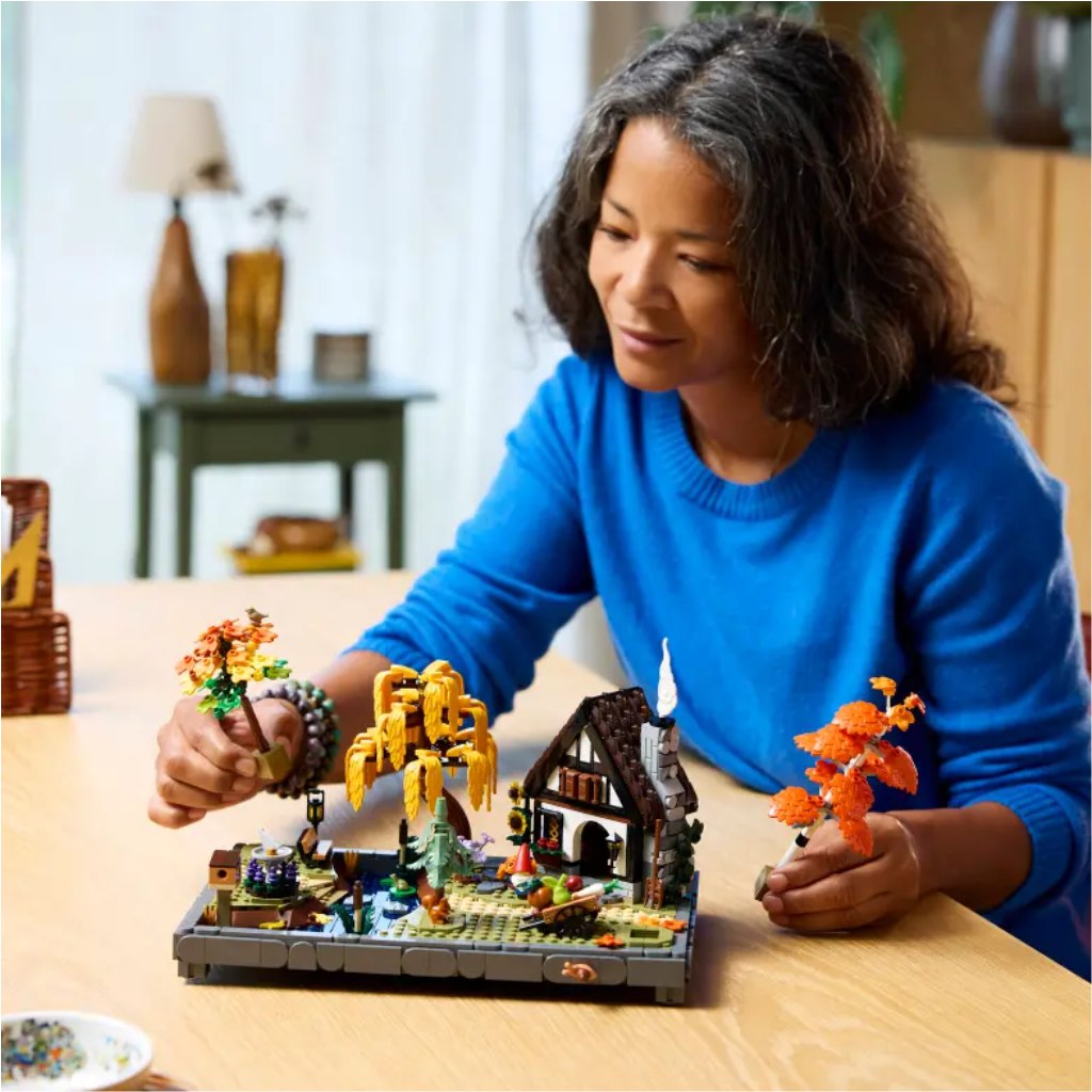 LEGO® Icons: Herbstlicher Garten mit Häuschen (11372) kép 4