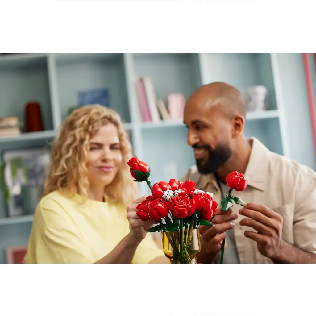 LEGO® Icons: Rosenstrauß (10328) kép 4