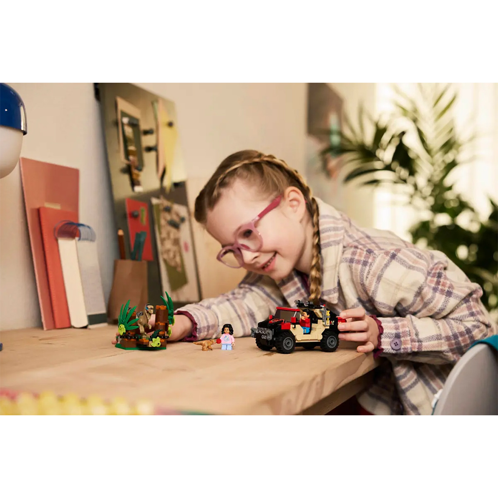 LEGO® Jurassic World: Terepjárós menekülés a raptor elől (76972) kép 6