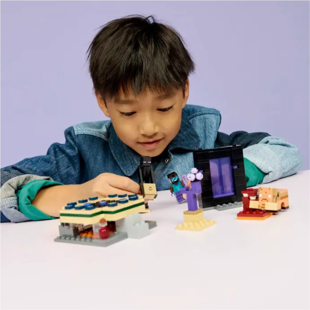 LEGO® Minecraft: Reise zum Nether-Portal und zum Endportal (21584) kép 4