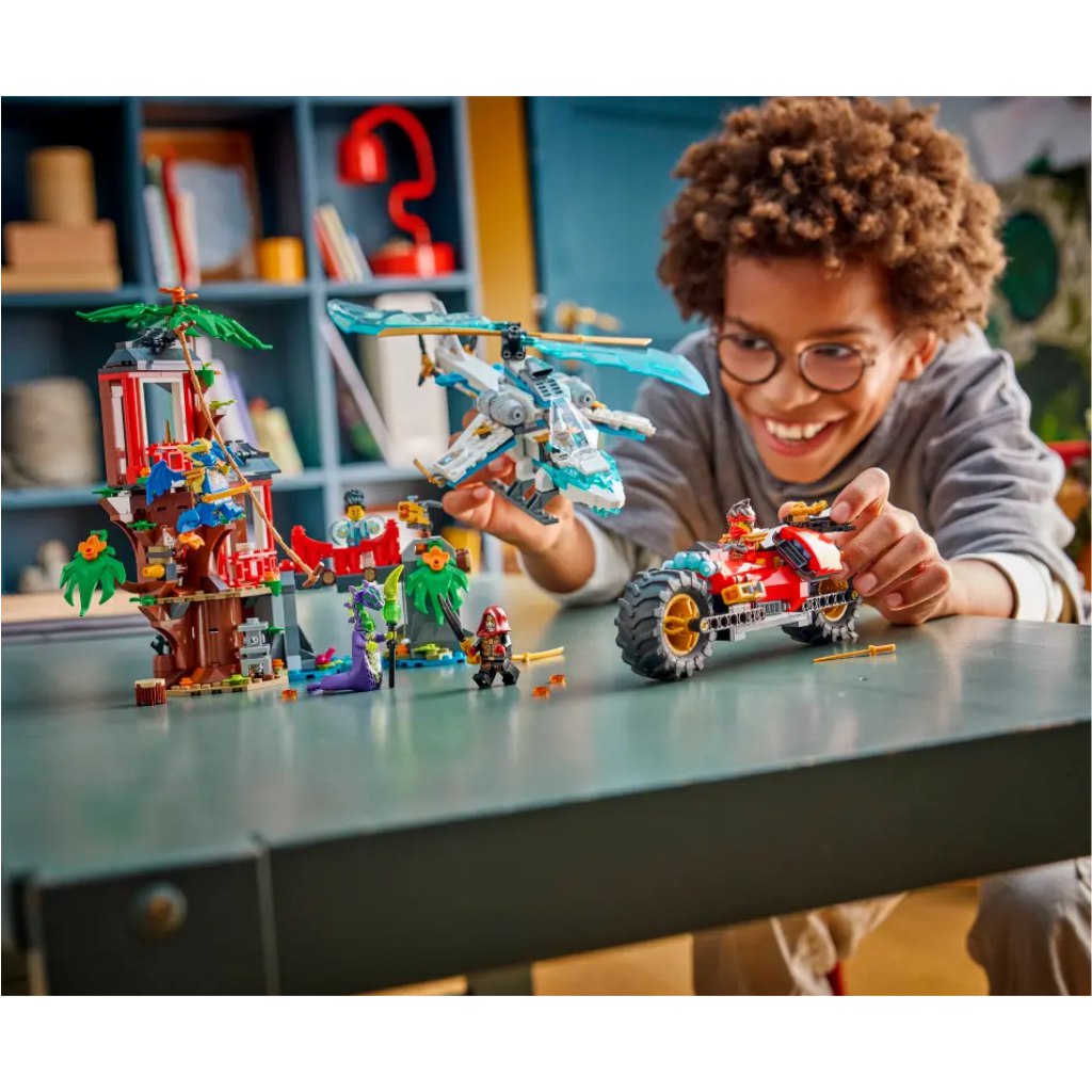 LEGO® Ninjago: Kampf der Ninja-Fahrzeuge am Baumhaus (71857) kép 4