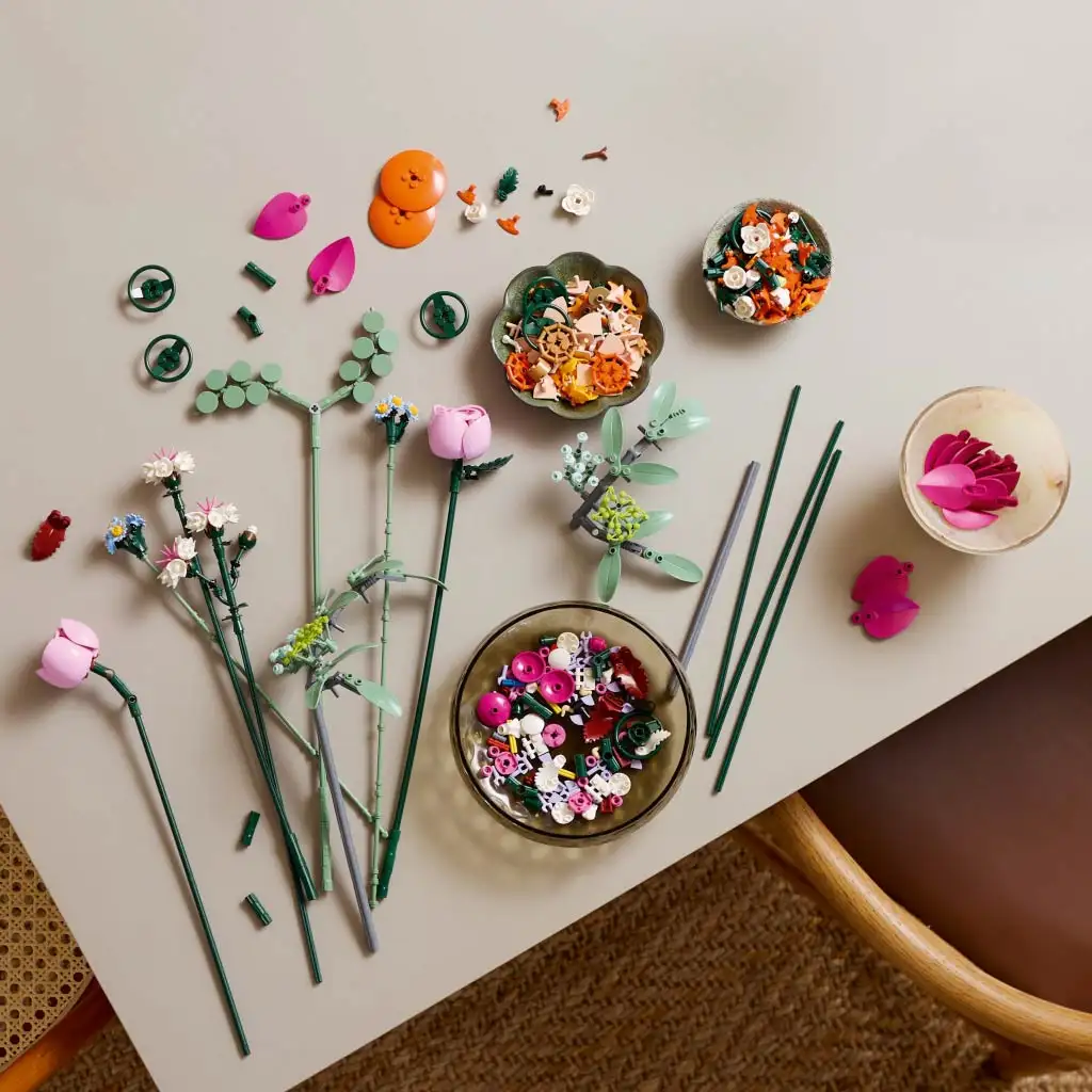 LEGO®: Lego Rosafarbener Blumenstrauß (10342) kép 3