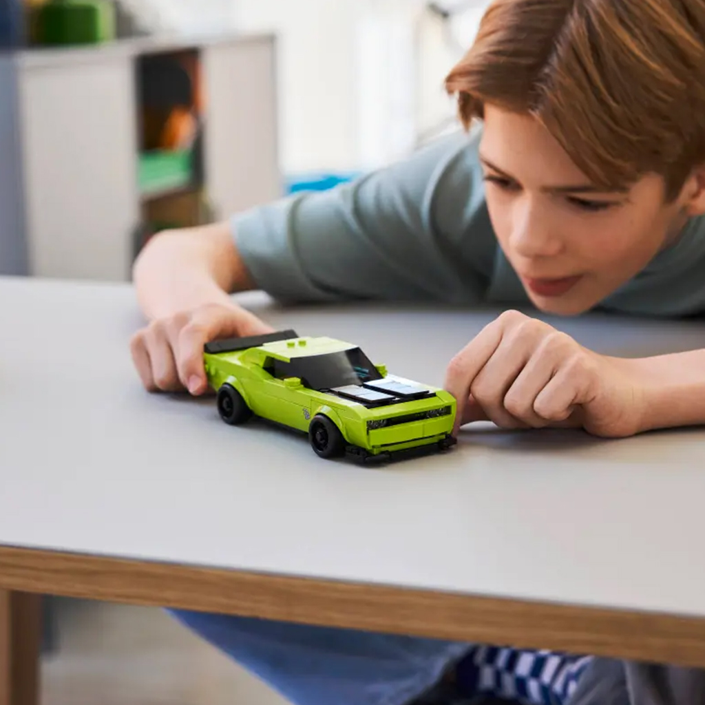LEGO® Speed Champions: Dodge Challenger SRT Hellcat Sportwagen (77237) kép 6