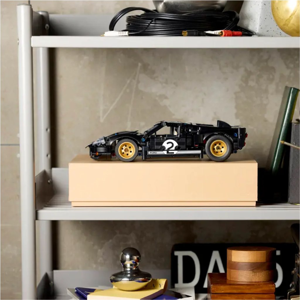 LEGO® Technic: 1966 Ford GT40 MKII Rennwagen (42223) kép 5