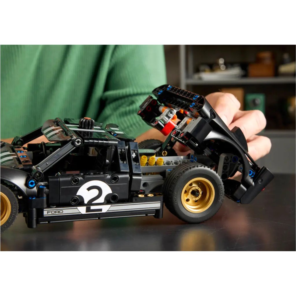 LEGO® Technic: 1966 Ford GT40 MKII Rennwagen (42223) kép 6