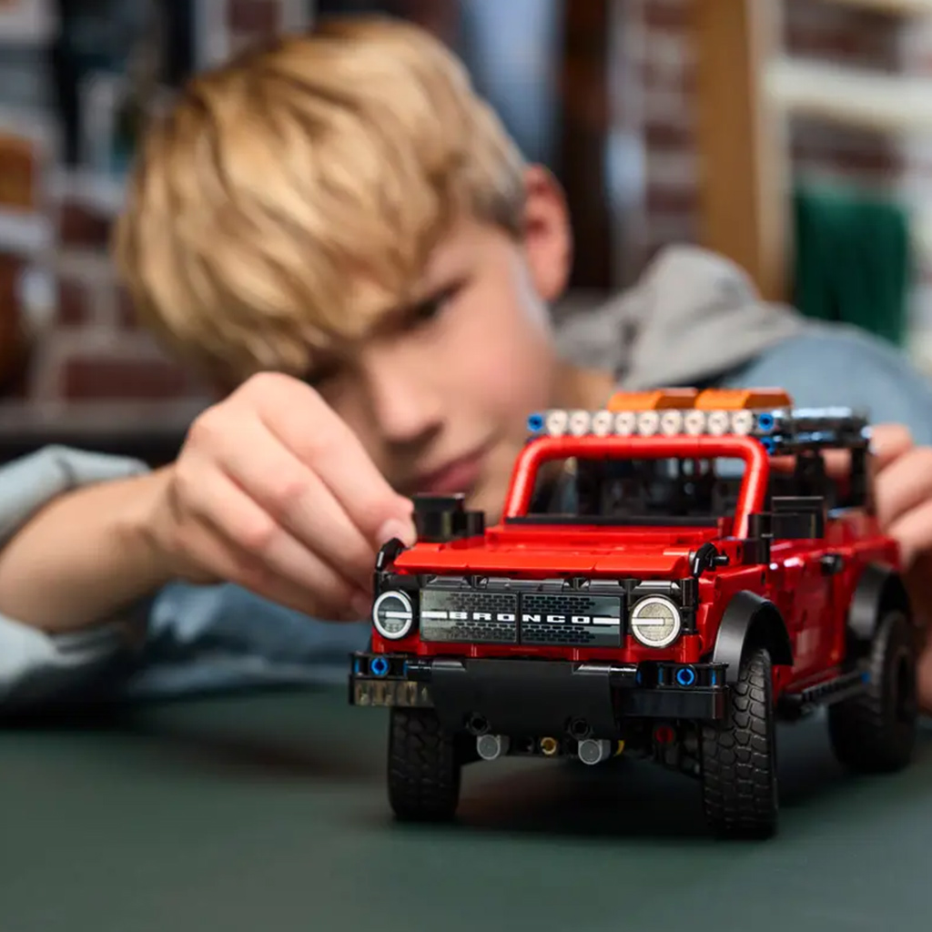 LEGO® Technic: Ford Bronco® SUV (42213) kép 6