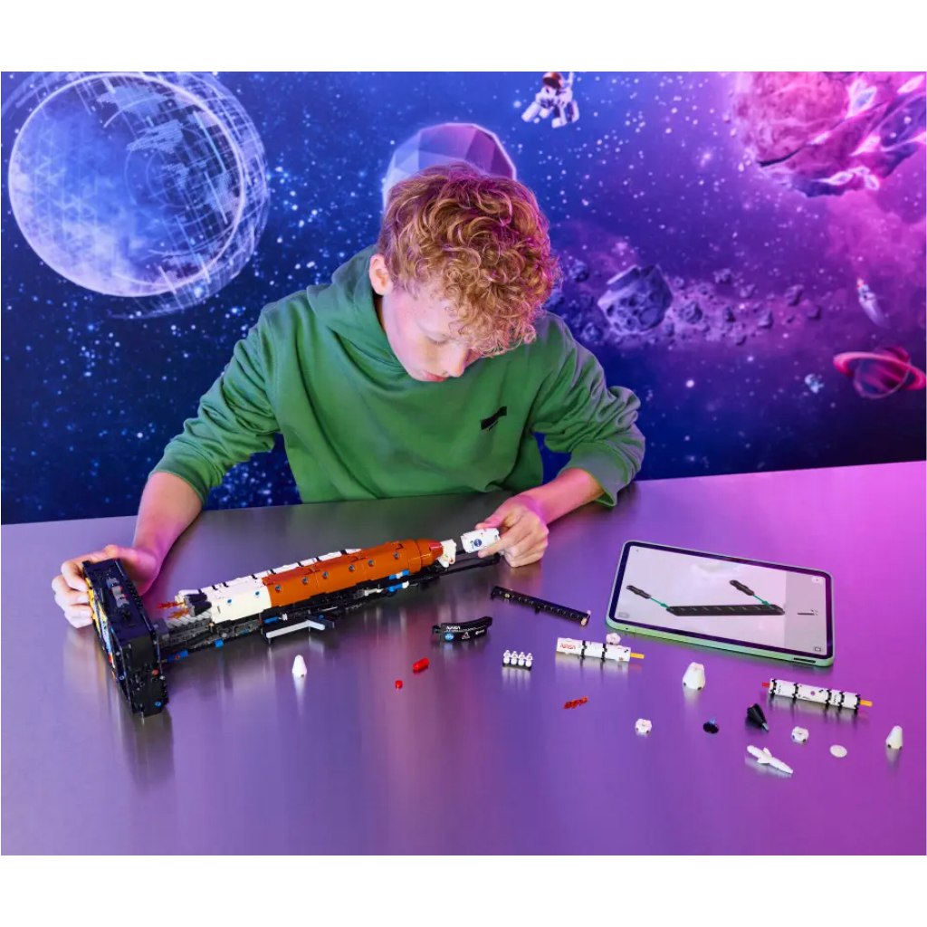 LEGO® Technic: NASA Artemis Raketenstartsystem (42221) kép 5