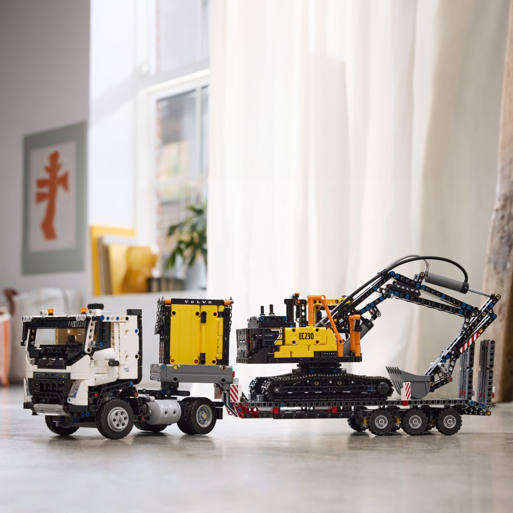 LEGO® Technic: Volvo FMX teherautó és EC230 elektromos markoló (42175) kép 4