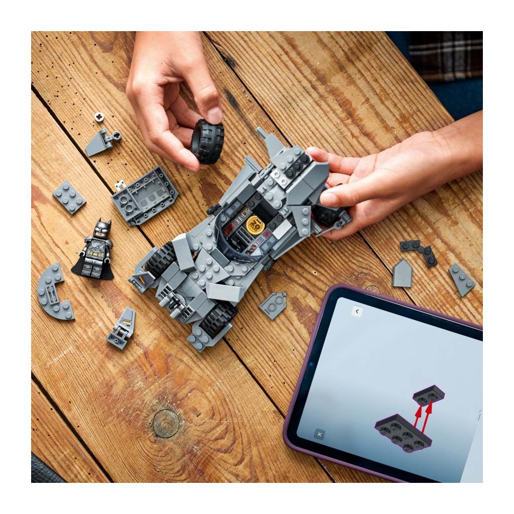 LEGO® Marvel: Batman gegen Superman™: Batmobil™ (76331) kép 5
