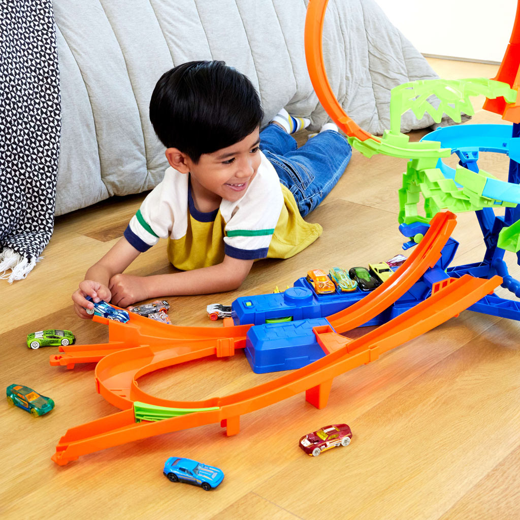 Hot Wheels Stunt Tracks: Luftkollisions-Strecke mit kleinem Auto – Mattel kép 4