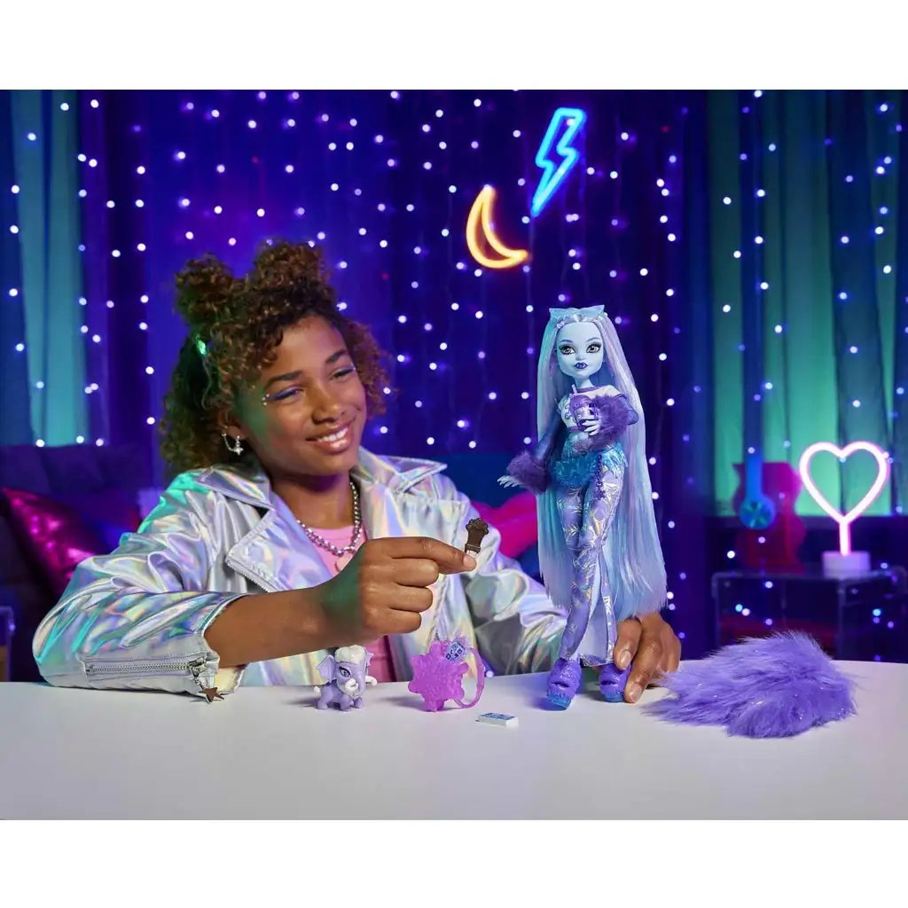 Monster High: Abbey Puppe mit Zubehör - Mattel kép 6