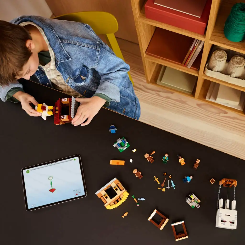 LEGO® Minecraft: Das Geister-Luftschiff und Dorfangriff (21273) kép 3