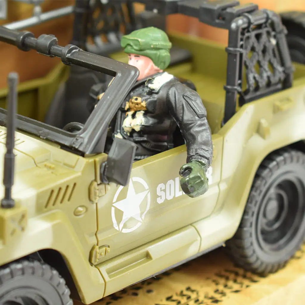 Combat Force 9: Militärischer Geländewagen mit Soldat und Waffen 22cm kép 4