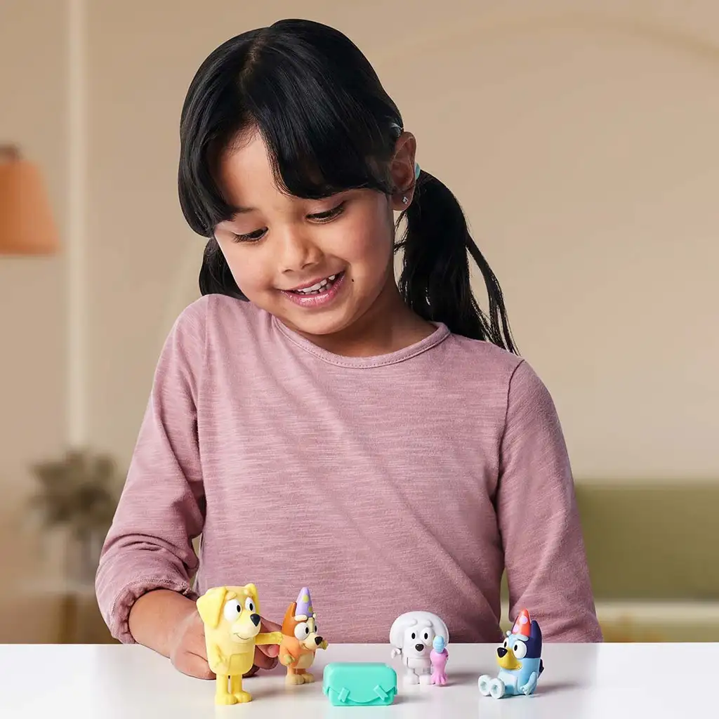 Bluey: Füge das 4er-Spielzeugfiguren-Set dem Paket hinzu. kép 3