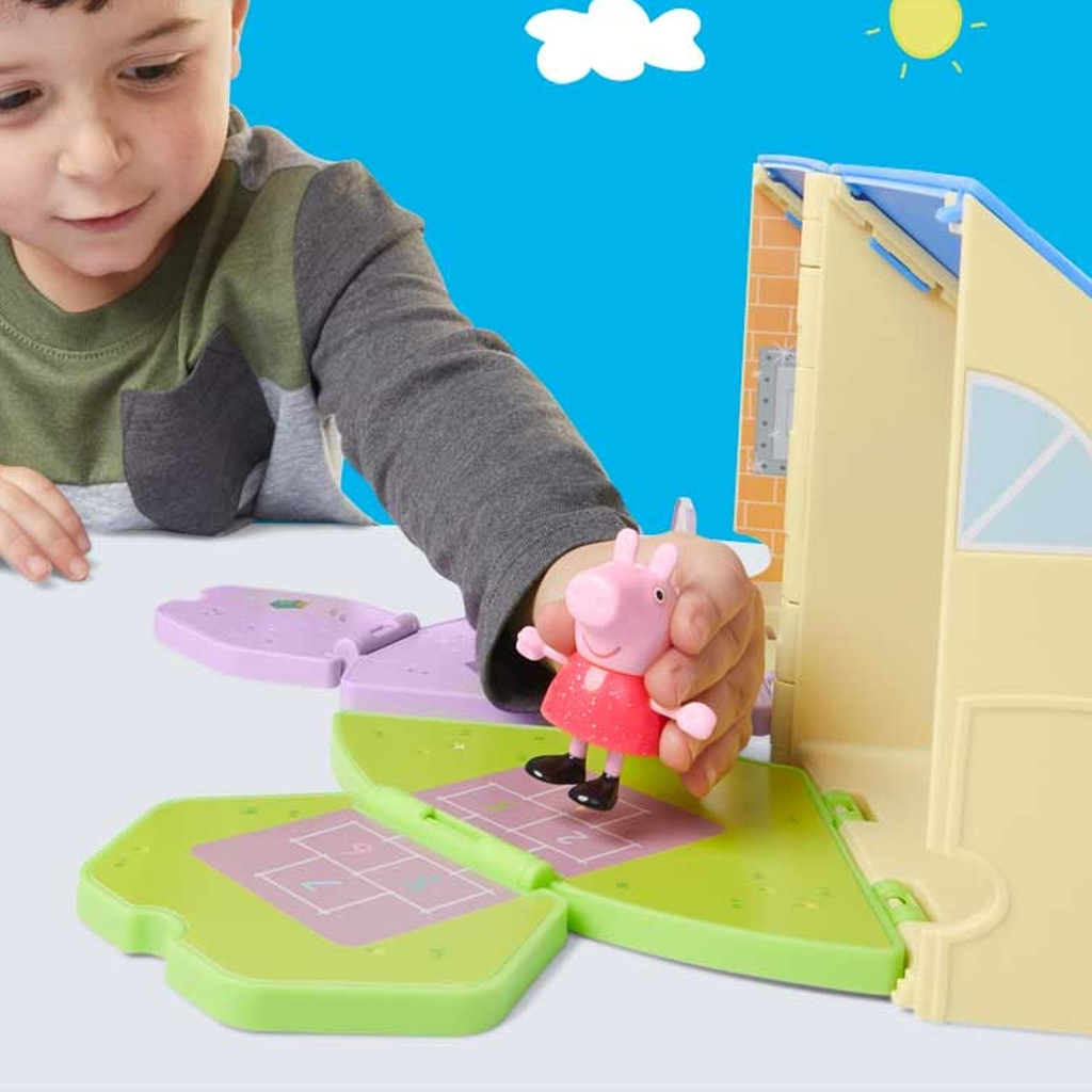 Peppa Wutz: Peppas aufklappbare Kindergarten-Spielset – Hasbro kép 4