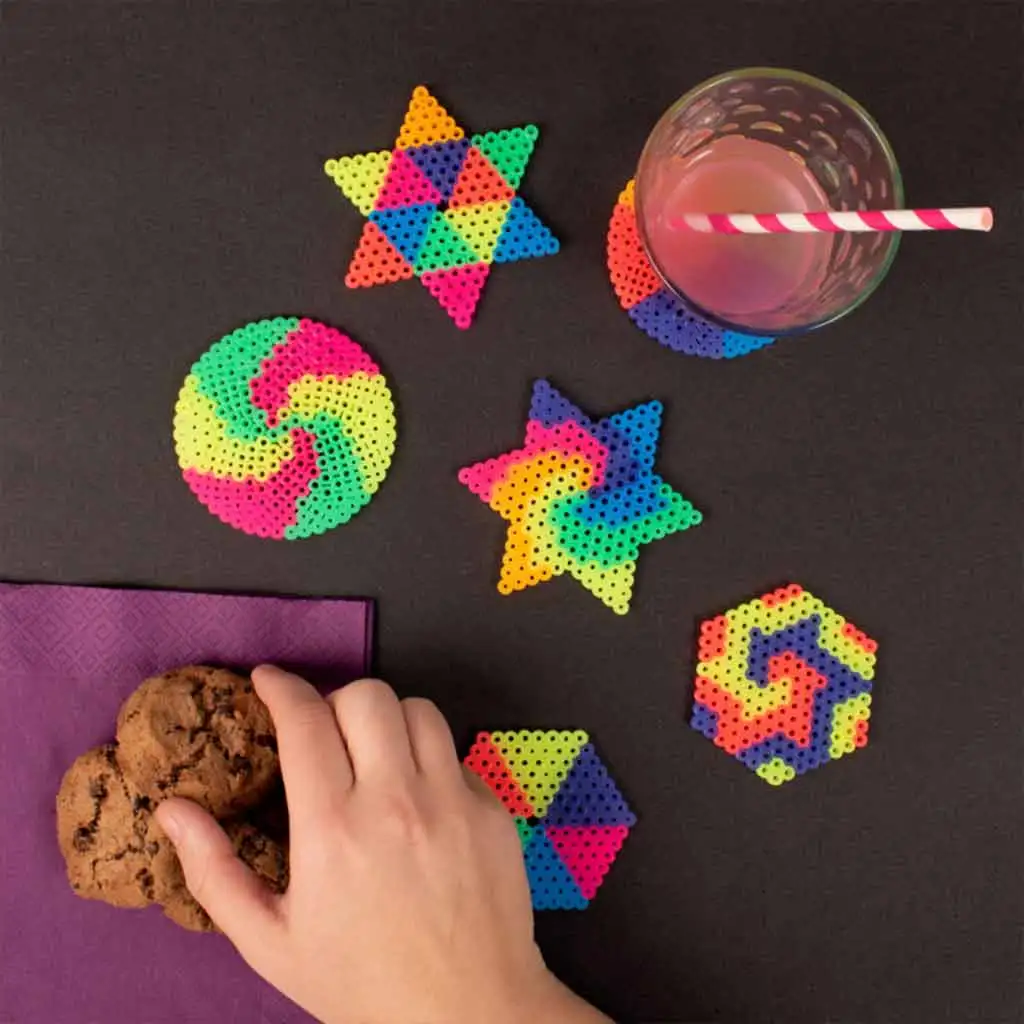 PlayBox: 5mm MIDI neonfarbene bügelbare Perlen im Eimer, 20.000 Stück Packung kép 3