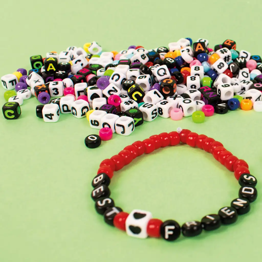 PlayBox: Bunte Buchstaben- und Zahlenperlen, auffädelbar, 2000-teiliges Perlen-Set kép 2